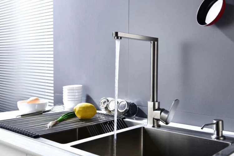 How to install kitchen faucet6.jpg