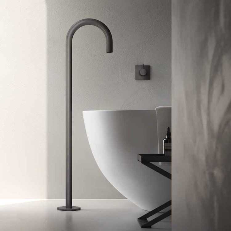 floor mounted bathtub taps2.jpg