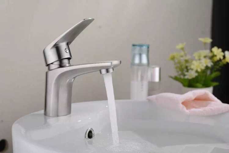 cleaning and maintaining faucets2.jpg
